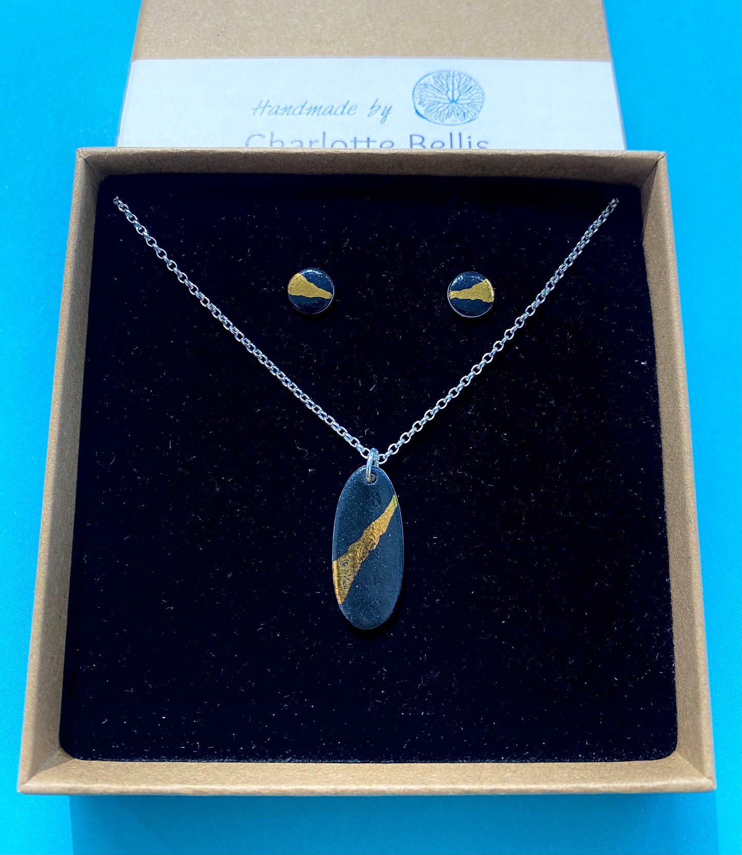 Oval Necklace with 24ct Gold Detailing