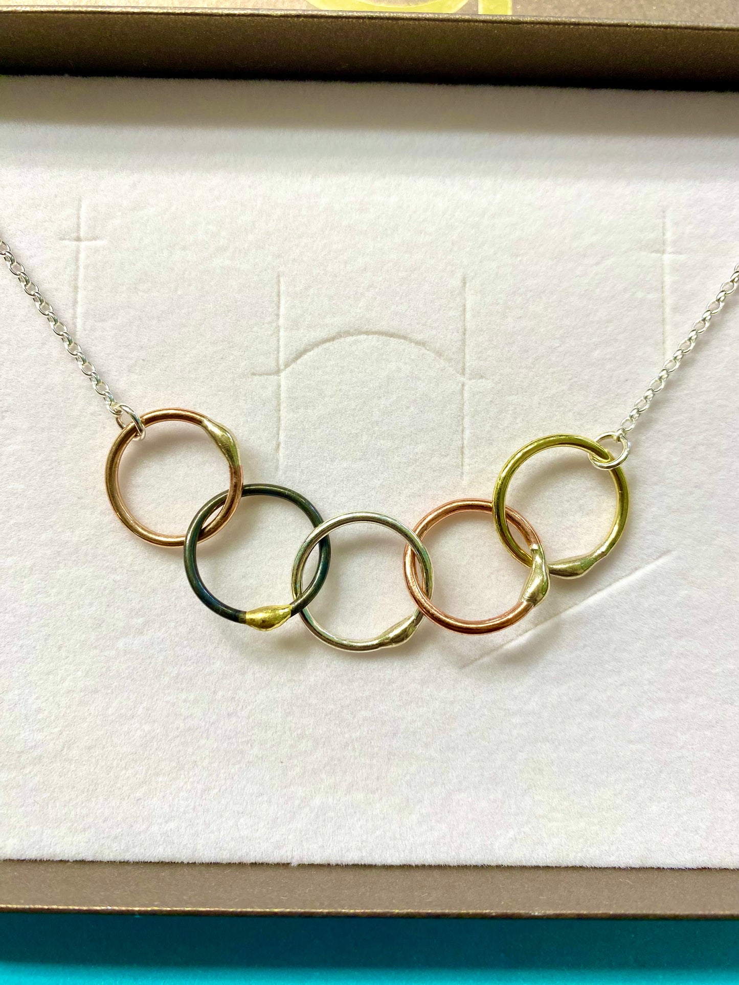 'Gwlith' Family Necklace 5 rings