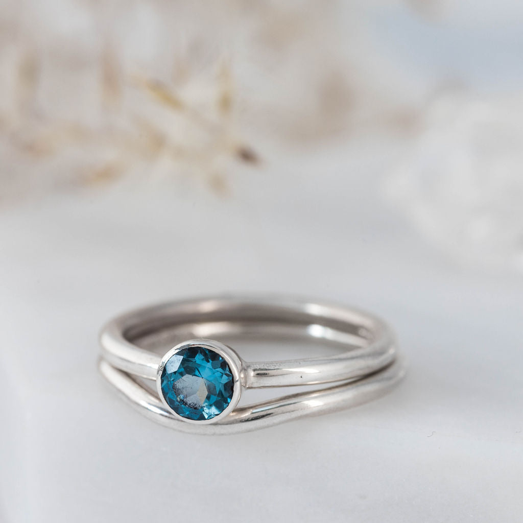Platinum Curve Wedding Band