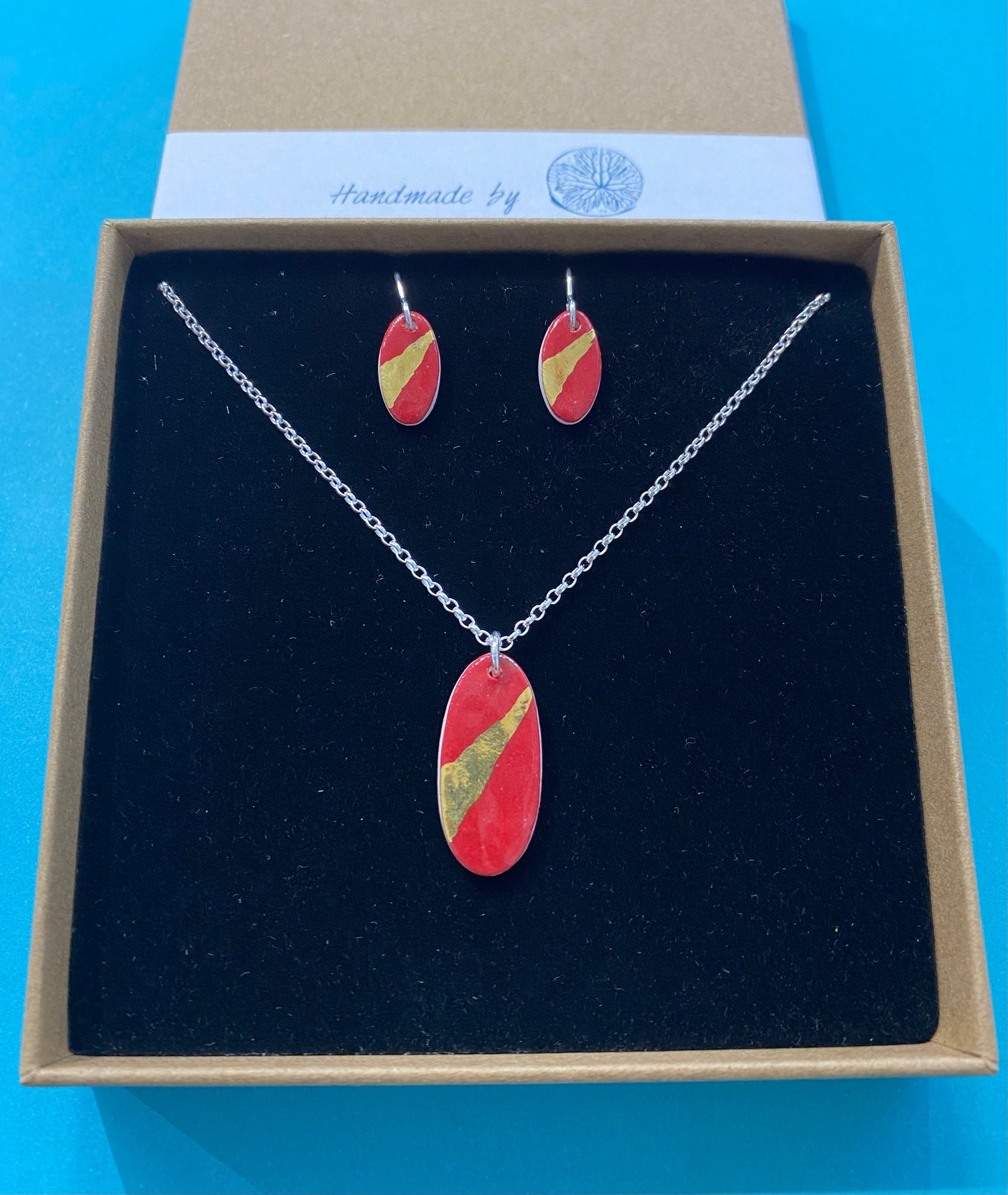 Oval Necklace with 24ct Gold Detailing