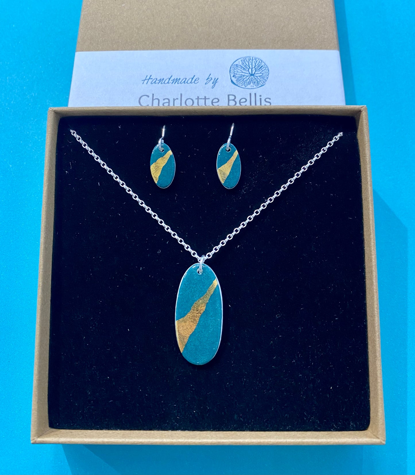 Oval Necklace with 24ct Gold Detailing