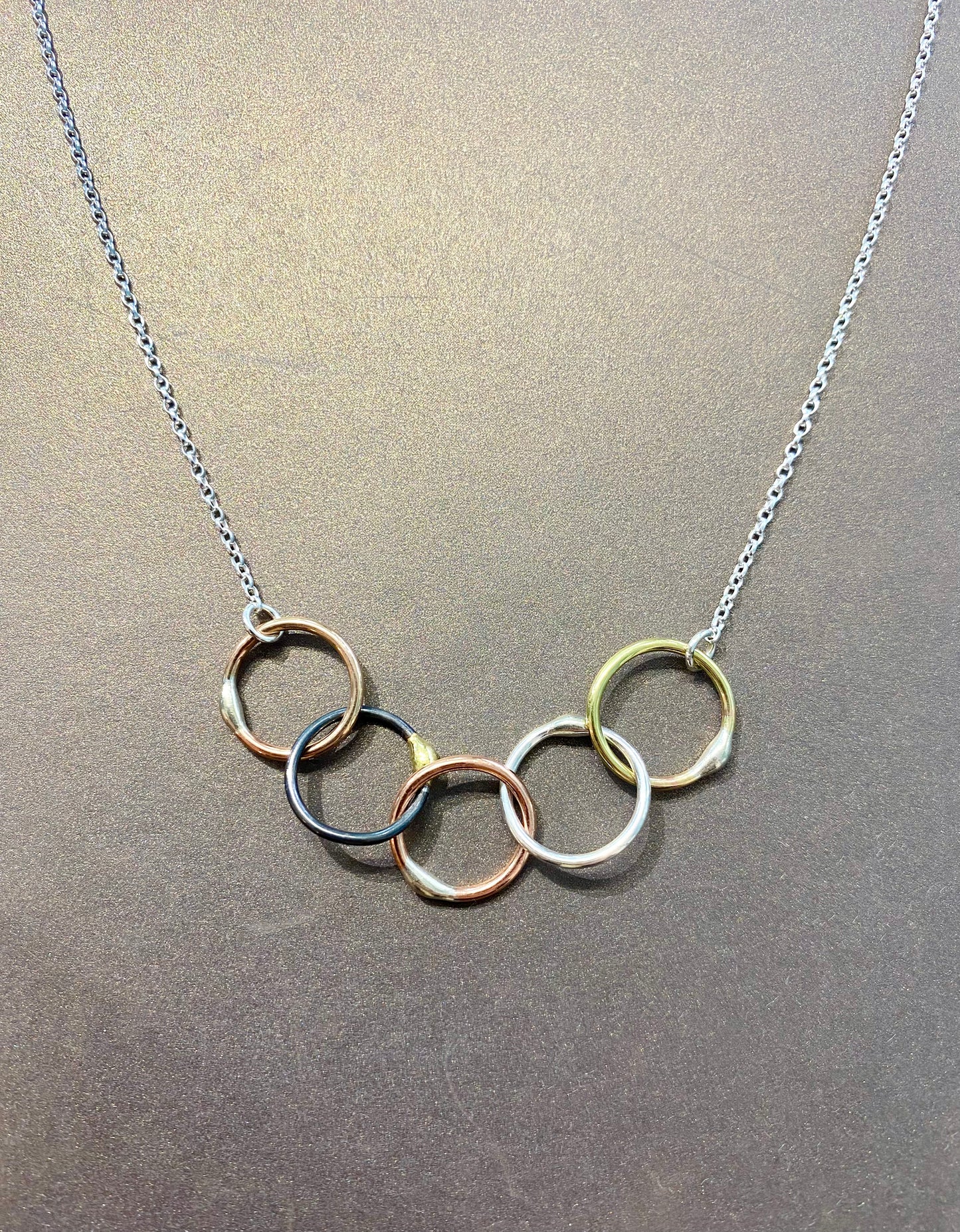 'Gwlith' Family Necklace 5 rings