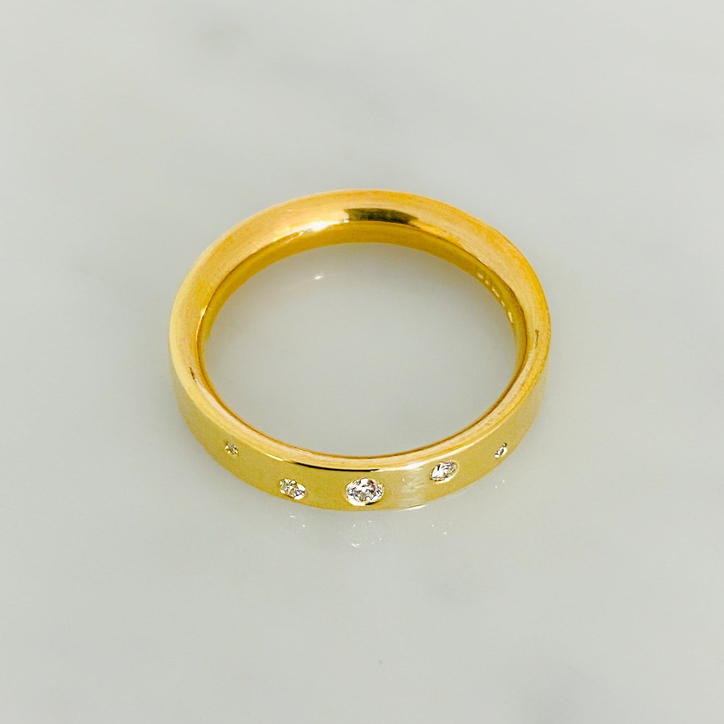 Modrwy Gwasgariad Diemwnt Serendipedd Aur (4mm o led)