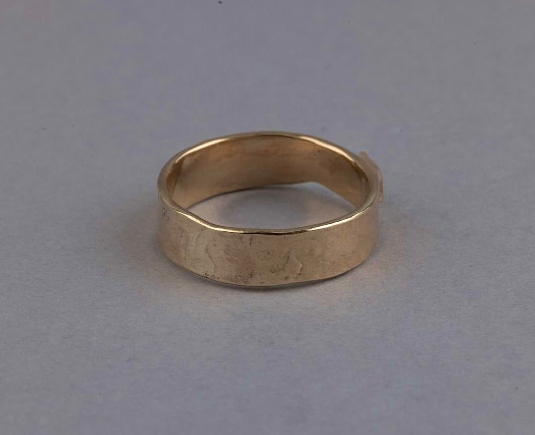 Amrwd 9ct Gold Ring