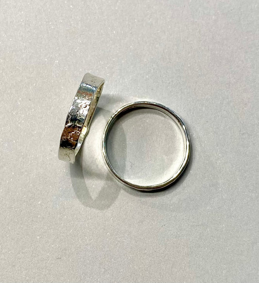 Delicate ‘Amrwd' Silver Ring
