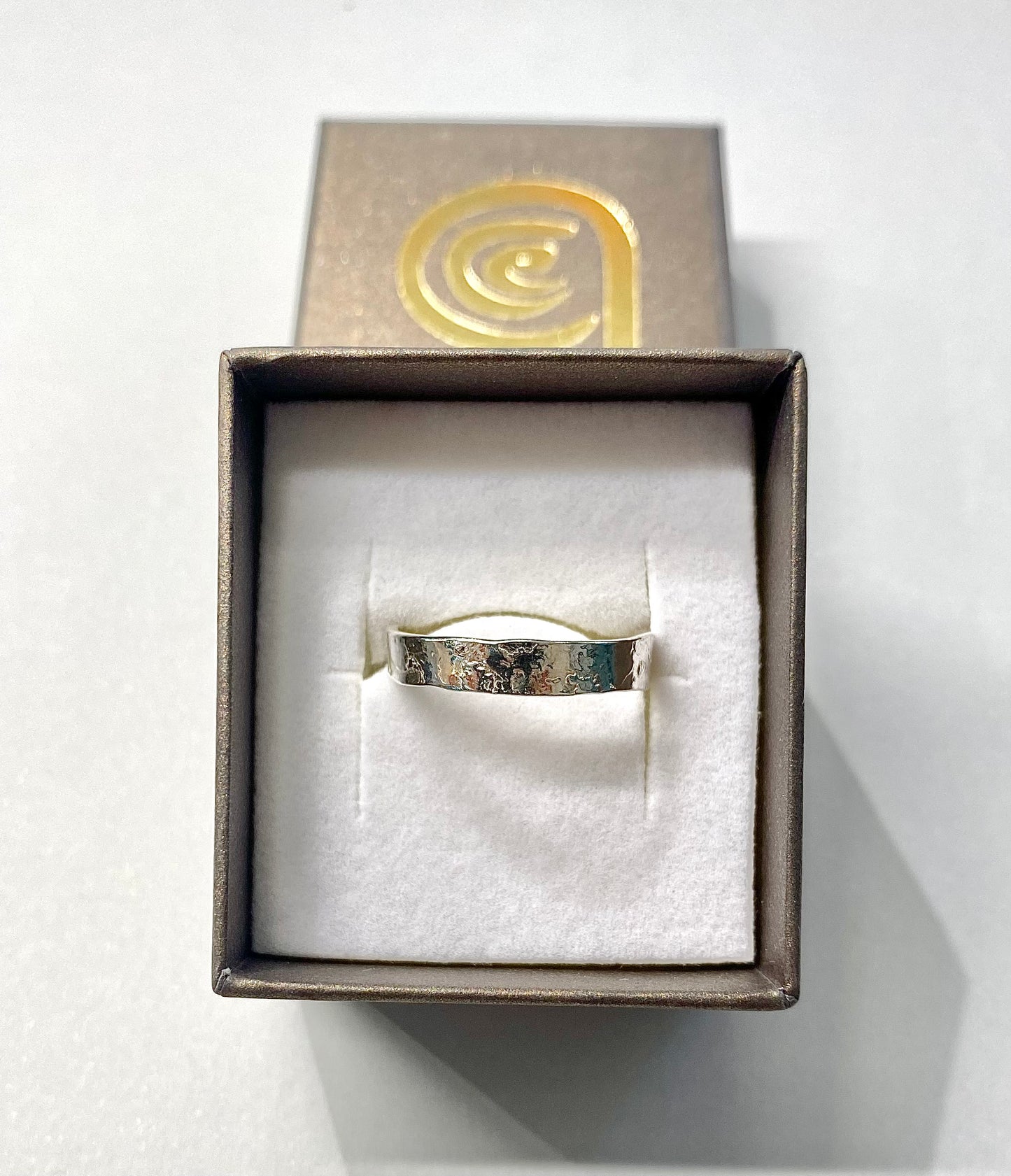 Delicate ‘Amrwd' Silver Ring