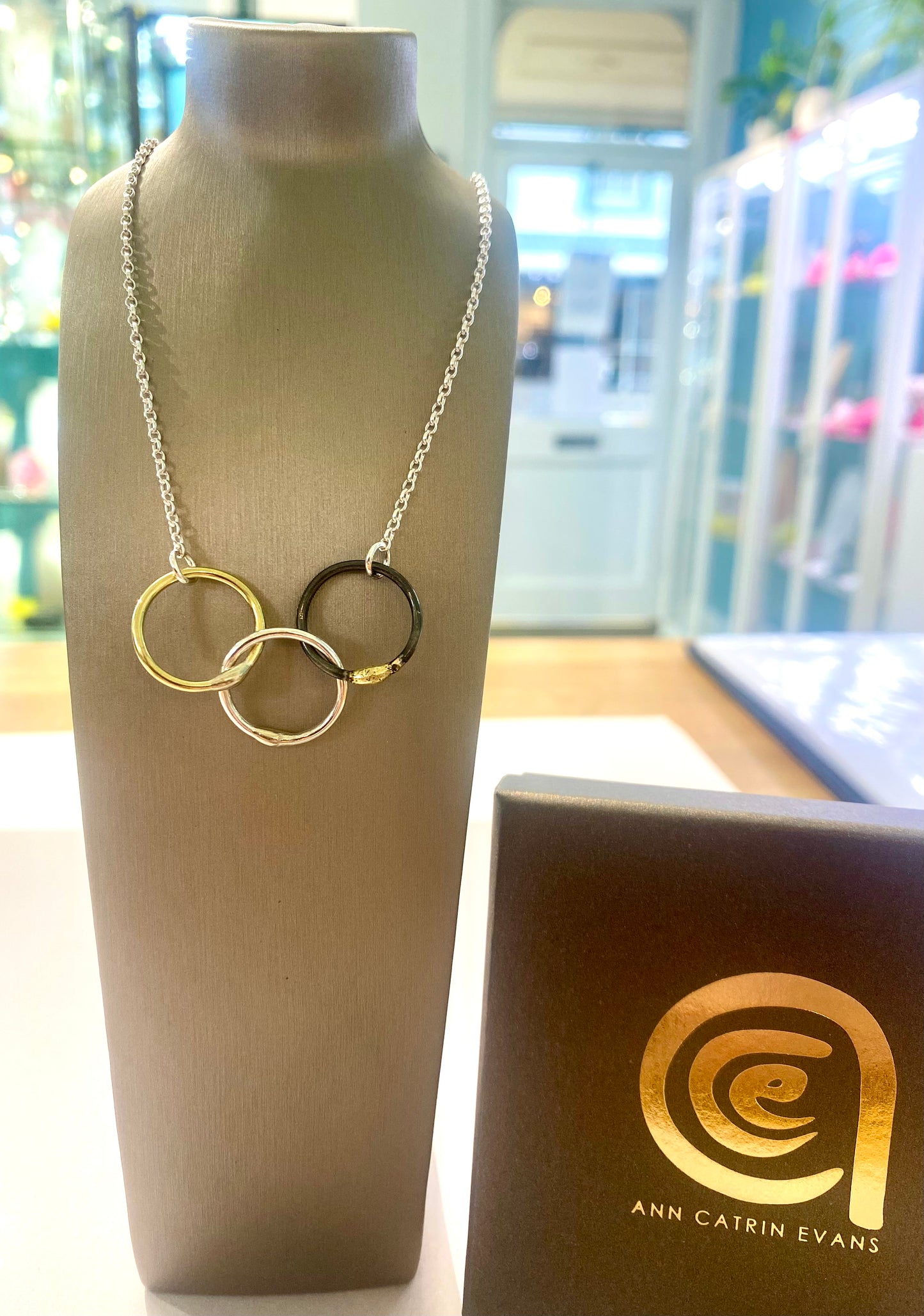 Gwlith' Family Necklace 3 rings